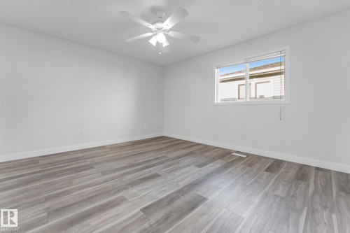 4511 25 Avenue Nw, Edmonton, AB - Indoor Photo Showing Other Room