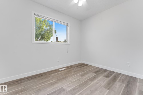 4511 25 Avenue Nw, Edmonton, AB - Indoor Photo Showing Other Room