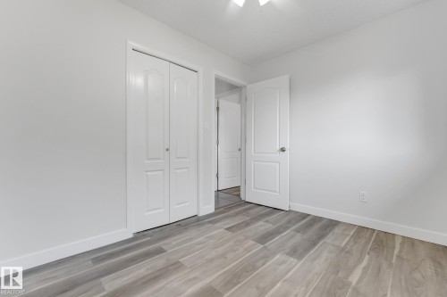 4511 25 Avenue Nw, Edmonton, AB - Indoor Photo Showing Other Room