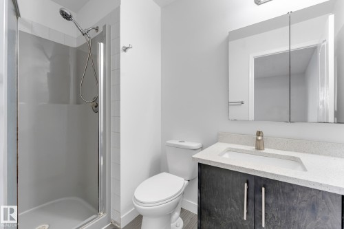 4511 25 Avenue Nw, Edmonton, AB - Indoor Photo Showing Bathroom