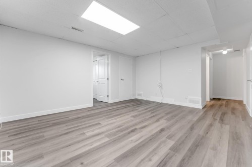 4511 25 Avenue Nw, Edmonton, AB - Indoor Photo Showing Other Room