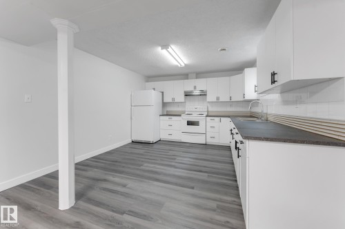 4511 25 Avenue Nw, Edmonton, AB - Indoor Photo Showing Kitchen