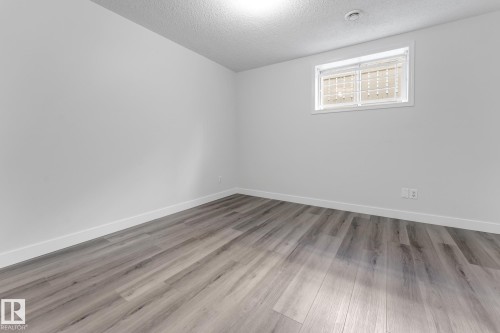 4511 25 Avenue Nw, Edmonton, AB - Indoor Photo Showing Other Room