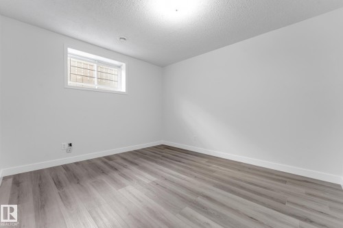 4511 25 Avenue Nw, Edmonton, AB - Indoor Photo Showing Other Room