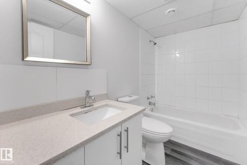 4511 25 Avenue Nw, Edmonton, AB - Indoor Photo Showing Bathroom