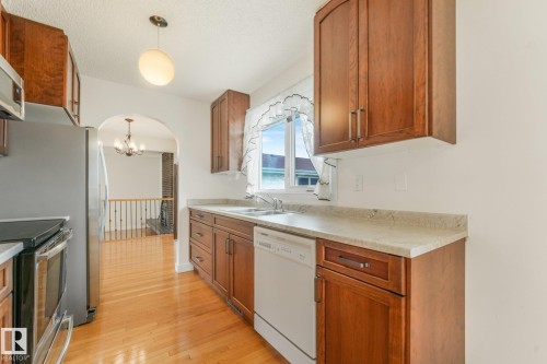 11415 149 Avenue Nw, Edmonton, AB - Indoor Photo Showing Kitchen With Double Sink