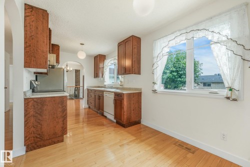 11415 149 Avenue Nw, Edmonton, AB - Indoor Photo Showing Kitchen
