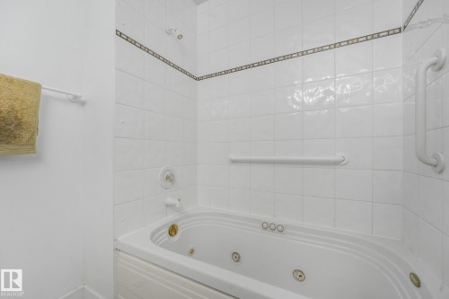 11415 149 Avenue Nw, Edmonton, AB - Indoor Photo Showing Bathroom