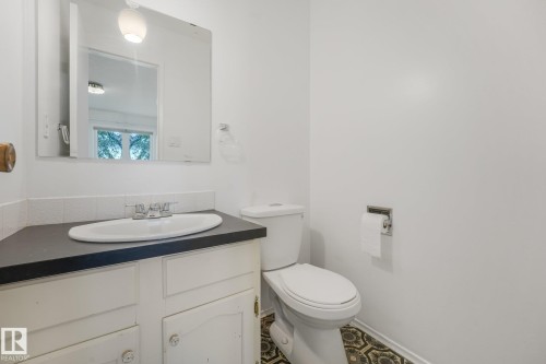 11415 149 Avenue Nw, Edmonton, AB - Indoor Photo Showing Bathroom