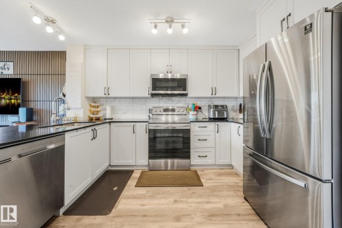 30 Ebbers Close Nw, Edmonton, AB - Indoor Photo Showing Kitchen With Stainless Steel Kitchen With Upgraded Kitchen