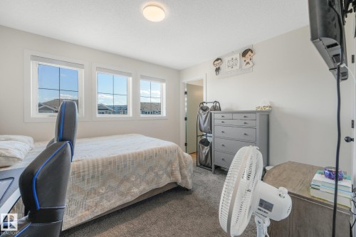 30 Ebbers Close Nw, Edmonton, AB - Indoor Photo Showing Bedroom