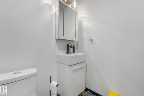 30 Ebbers Close Nw, Edmonton, AB - Indoor Photo Showing Bathroom