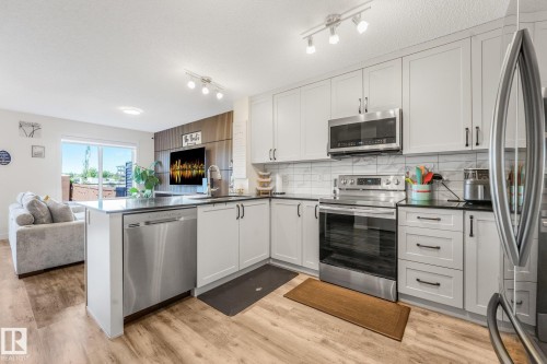 30 Ebbers Close Nw, Edmonton, AB - Indoor Photo Showing Kitchen With Stainless Steel Kitchen With Upgraded Kitchen