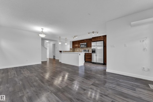 73 Hartwick Loop, Spruce Grove, AB - Indoor Photo Showing Kitchen