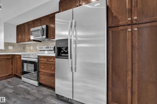 73 Hartwick Loop, Spruce Grove, AB - Indoor Photo Showing Kitchen