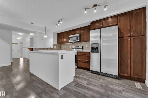 73 Hartwick Loop, Spruce Grove, AB - Indoor Photo Showing Kitchen