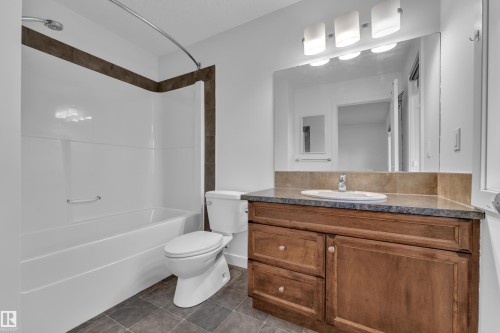 73 Hartwick Loop, Spruce Grove, AB - Indoor Photo Showing Bathroom