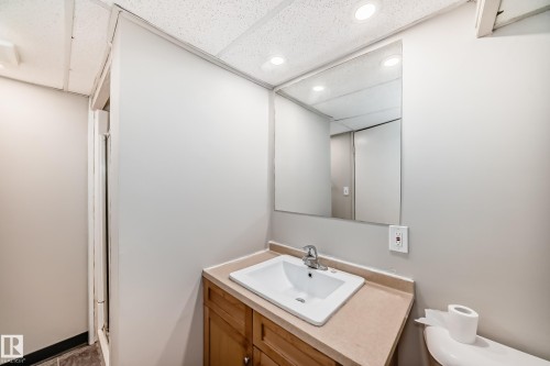 8516 190 Street Nw, Edmonton, AB - Indoor Photo Showing Bathroom