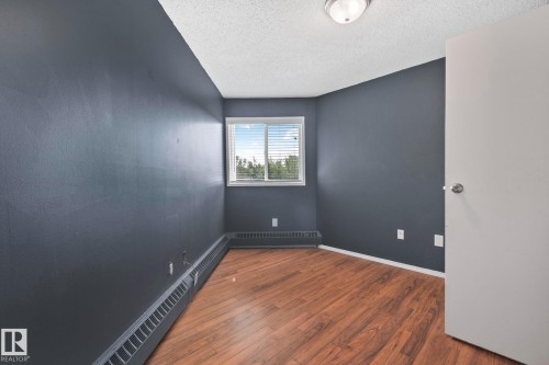 #210 2508 50 St Nw, Edmonton, AB - Indoor Photo Showing Other Room