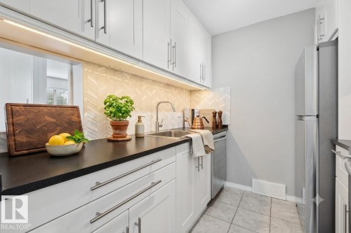 #210 2508 50 St Nw, Edmonton, AB - Indoor Photo Showing Kitchen