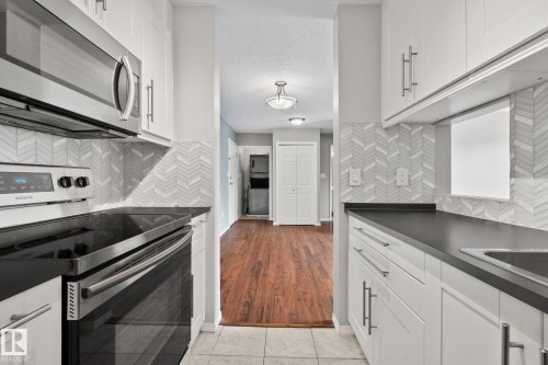 #210 2508 50 St Nw, Edmonton, AB - Indoor Photo Showing Kitchen