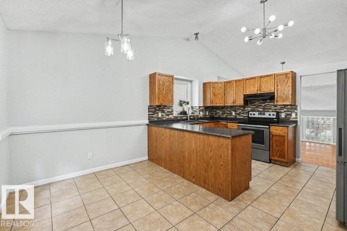 10 Oakridge Drive, St. Albert, AB - Indoor Photo Showing Kitchen