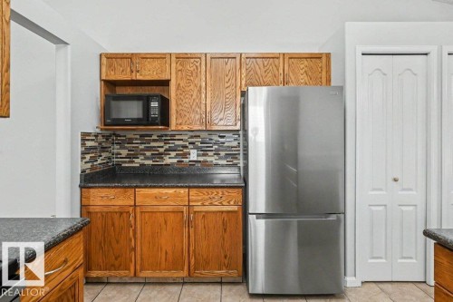 10 Oakridge Drive, St. Albert, AB - Indoor Photo Showing Kitchen
