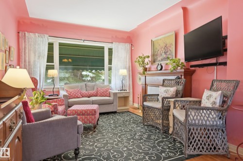 11518 101 Street Nw, Edmonton, AB - Indoor Photo Showing Living Room
