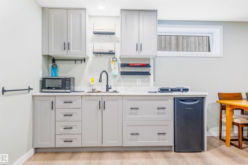37 Birchmont Crescent, Leduc, AB - Indoor Photo Showing Kitchen