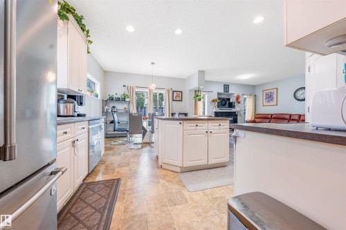 37 Birchmont Crescent, Leduc, AB - Indoor Photo Showing Kitchen