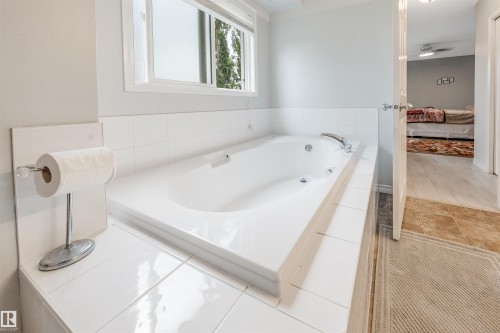 37 Birchmont Crescent, Leduc, AB - Indoor Photo Showing Bathroom