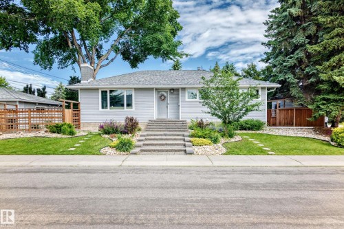 Siding exterior, shingle roof, concrete front stairs, manicured lawn, and established landscaping - 16406 87A Avenue Nw, Edmonton, AB - Outdoor