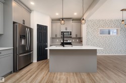6484 KING Wynd SW  Edmonton, AB T6W 3Z9