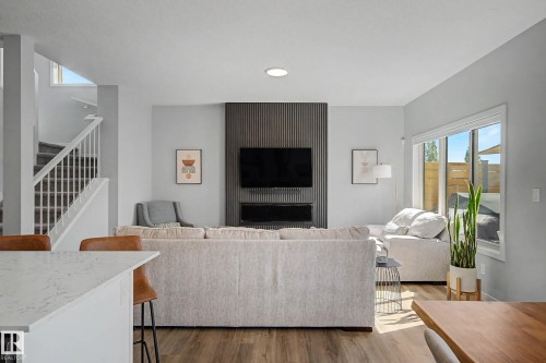 97 Garneau Gate, Spruce Grove, AB - Indoor Photo Showing Living Room