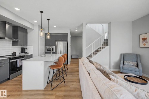 97 Garneau Gate, Spruce Grove, AB - Indoor Photo Showing Kitchen With Upgraded Kitchen