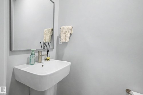 97 Garneau Gate, Spruce Grove, AB - Indoor Photo Showing Bathroom