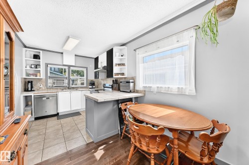 12253 94 Street Nw, Edmonton, AB - Indoor