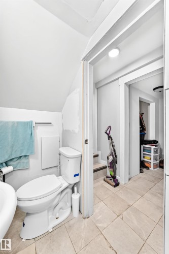 12253 94 Street Nw, Edmonton, AB - Indoor Photo Showing Bathroom