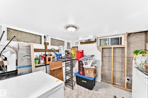 12253 94 Street Nw, Edmonton, AB - 