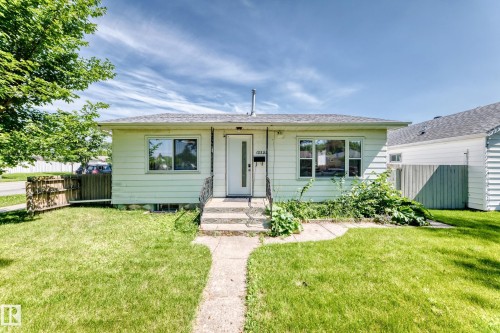 12253 94 Street Nw, Edmonton, AB - Outdoor