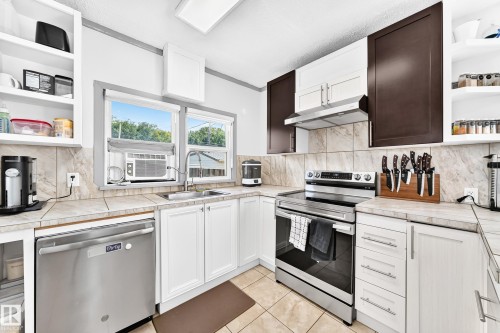 12253 94 Street Nw, Edmonton, AB - Indoor Photo Showing Kitchen