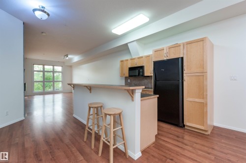 #321 10407 122 St Nw, Edmonton, AB - Indoor Photo Showing Kitchen