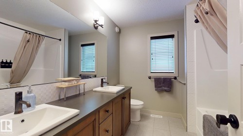 223 Hawks Ridge Boulevard Nw, Edmonton, AB - Indoor Photo Showing Bathroom