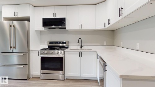 223 Hawks Ridge Boulevard Nw, Edmonton, AB - Indoor Photo Showing Kitchen