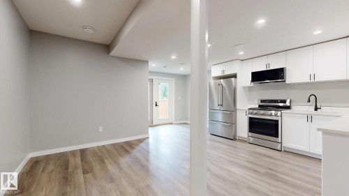223 Hawks Ridge Boulevard Nw, Edmonton, AB - Indoor Photo Showing Kitchen