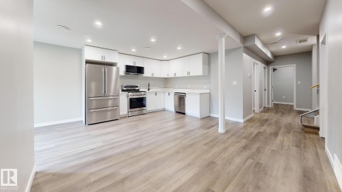 223 Hawks Ridge Boulevard Nw, Edmonton, AB - Indoor Photo Showing Kitchen