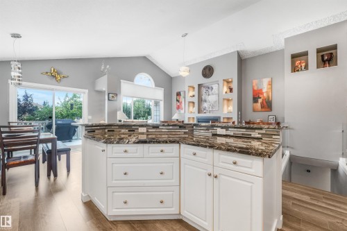 2 Kirkwood Drive, St. Albert, AB - Indoor Photo Showing Kitchen With Upgraded Kitchen