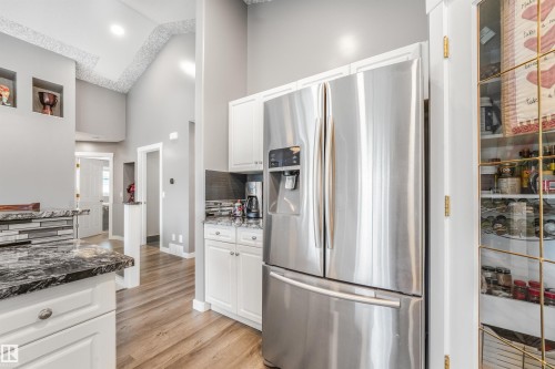 2 Kirkwood Drive, St. Albert, AB - Indoor Photo Showing Kitchen