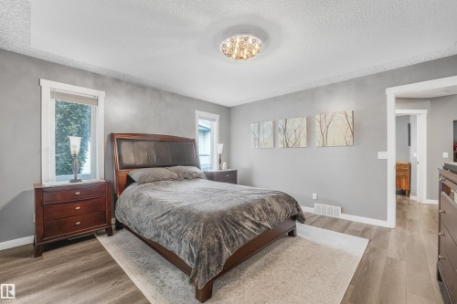 2 Kirkwood Drive, St. Albert, AB - Indoor Photo Showing Bedroom