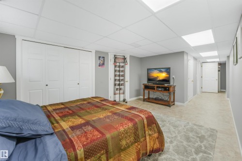 2 Kirkwood Drive, St. Albert, AB - Indoor Photo Showing Bedroom